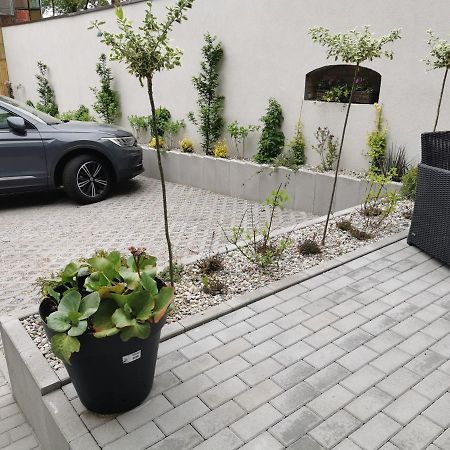Apartamento Kamienica Uniejów Exterior foto