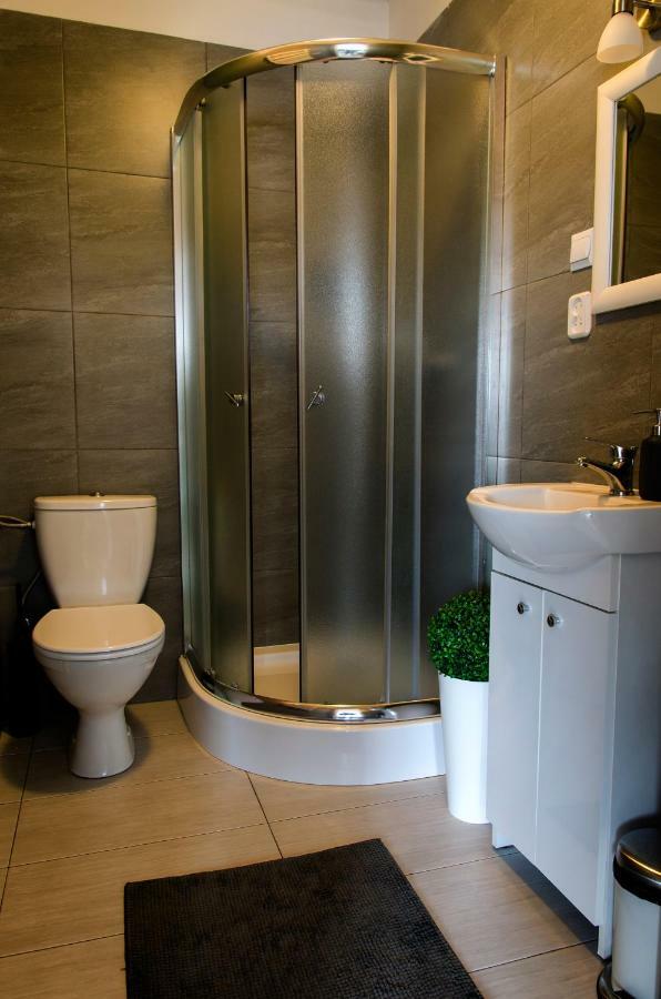 Apartamento Kamienica Uniejów Exterior foto
